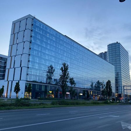 Apartamenty Wola Tower Na Prymasa - Z Widokiem Na City Varşovia Exterior foto