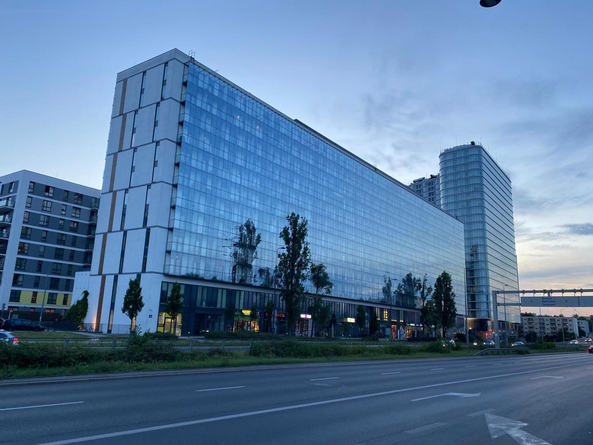 Apartamenty Wola Tower Na Prymasa - Z Widokiem Na City Varşovia Exterior foto